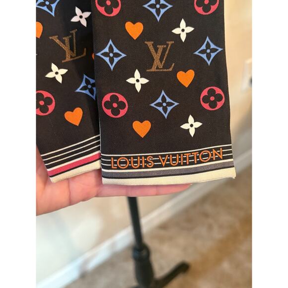 Authentic Louis Vuitton Game on Silk Bandeau Limited Edition Black/White Multi - Picture 4 of 6